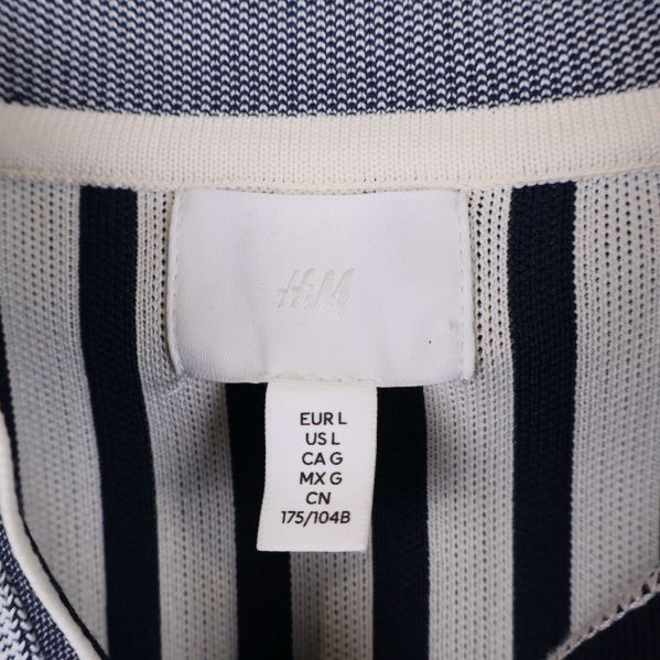 Närbild på etikett som visar storlek L från H&M