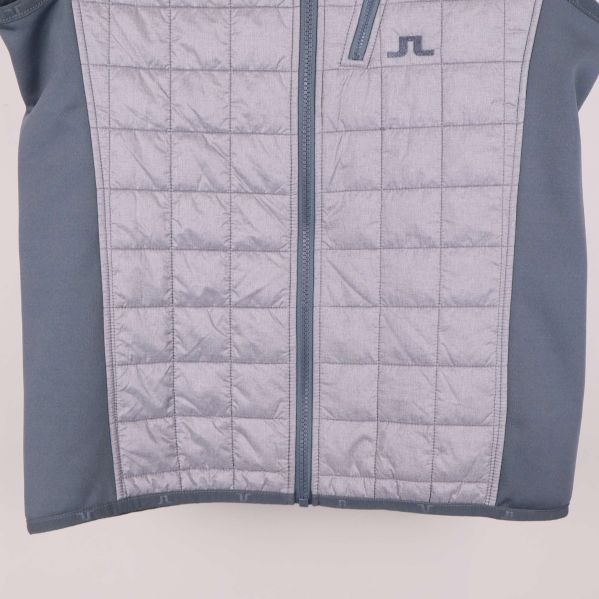 Nederkant på quiltad väst med mörkgrå sidor