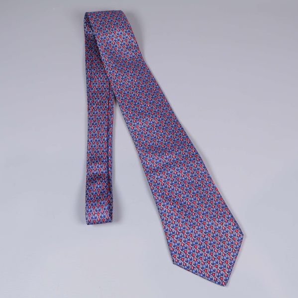 Lång mönstrad slips utsträckt 