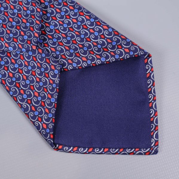 Detalj på blå änden av slipsen