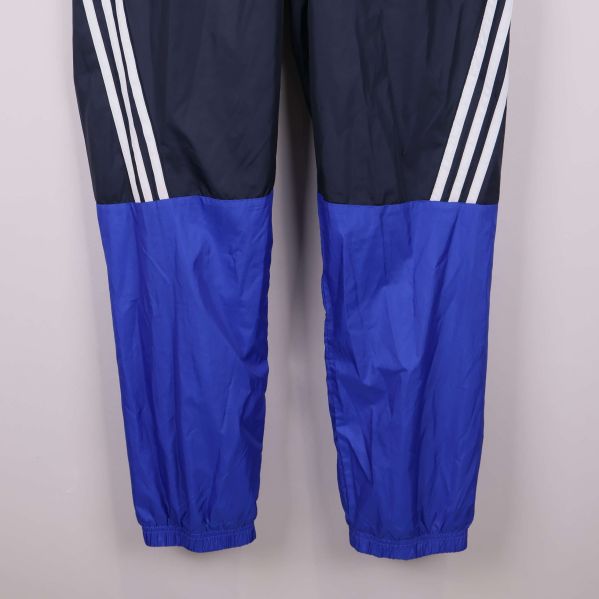 Nederdel på träningsbyxor med blå färgblock och resår