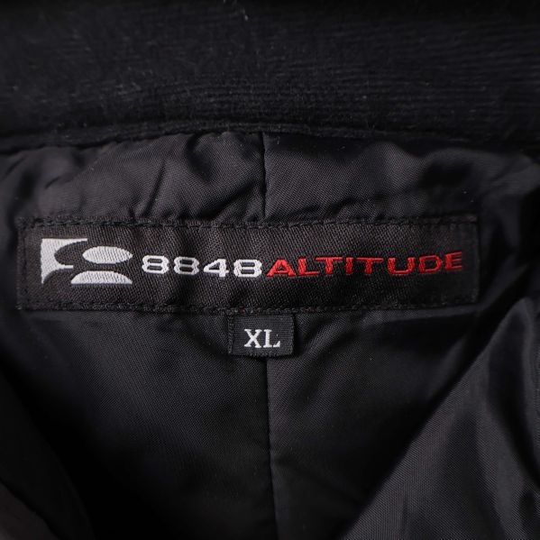 Närbild på inneretikett med logotyp 8848 Altitude och storlek XL