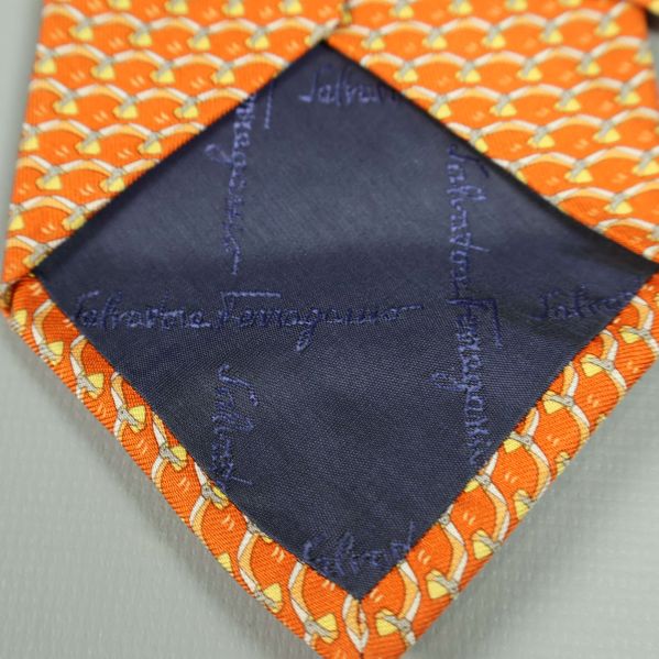 Insida med  logo text på slips