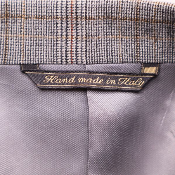 Nacketikett med texten Hand made in Italy