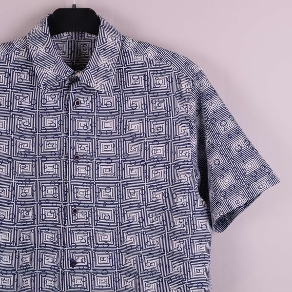 Halvbild skjortärm med mönstrad design