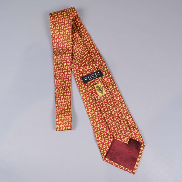 Gucci slips med märkets etikett och logga på baksidan