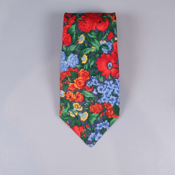 Slips med röd, blå och grön blommig design