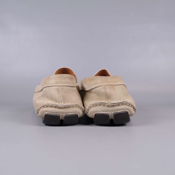 Hälvy av Prada loafers i beige mocka