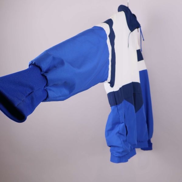 Ärmdetalj på sportjacka med elastisk mudd