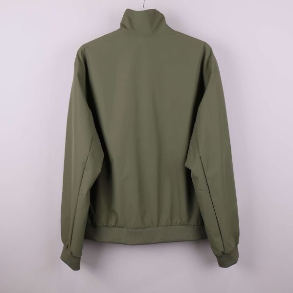 Jackans baksida visar enkel design utan detaljer