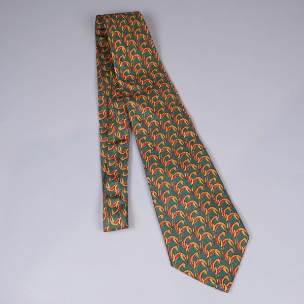 Slips i helbild med grönt och detaljerat mönster