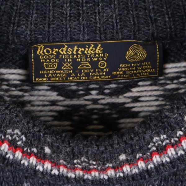 Etikett på insidan med material och tvättråd