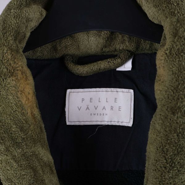 Nacklabel visar Pelle Vävare märkesetikett inuti morgonrock