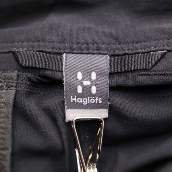 Närbild på Haglöfs-märke på byxans insida