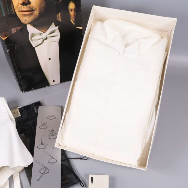 Vikt frackskjorta i förpackning ovanifrån