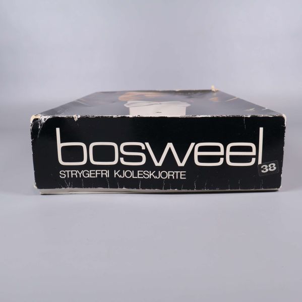 Närbild på bosweel förpackning med skjortans storlek