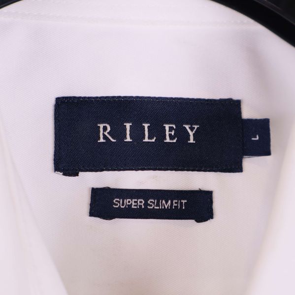 Riley etikett och storleksinformation i nacken