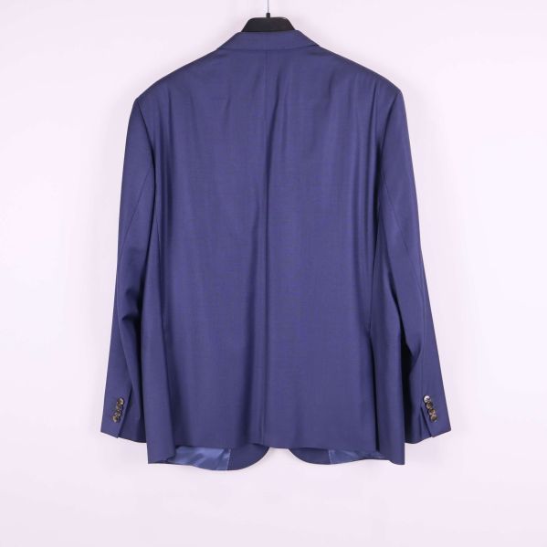 Kostymens blå kavaj bakifrån med ärmslut och detaljer