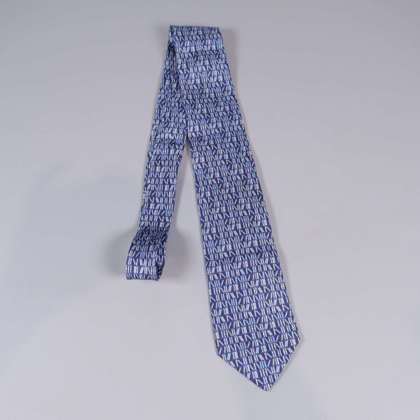 Hel slips i blått utlagd