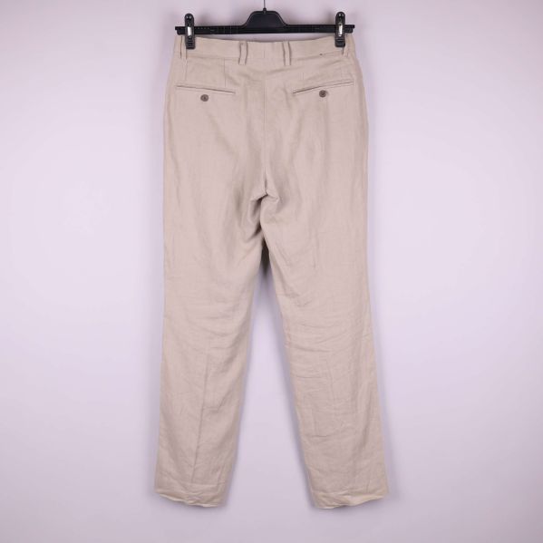 Beiga byxor bakifrån med två bakfickor