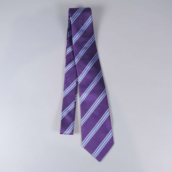 Lila slips med blå och vita ränder visad hel längd