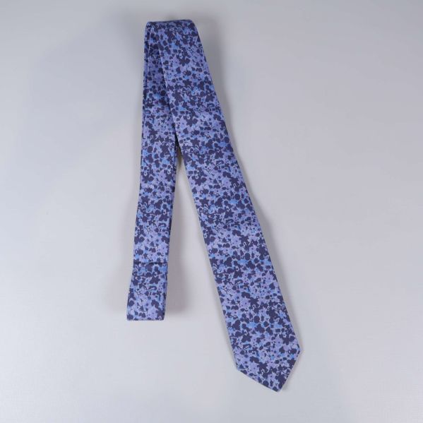 Hel slips med blommigt mönster i utsträckt läge