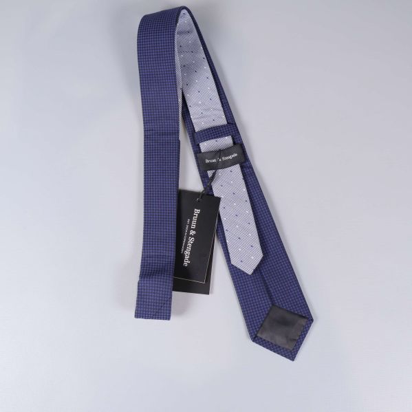 Baksidan av slipsen visar invändig konstruktion