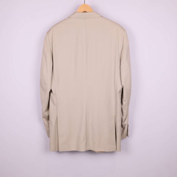 Beige kavaj sedd bakifrån 