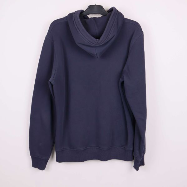Baksidan av enfärgad mörkblå hoodie med huva