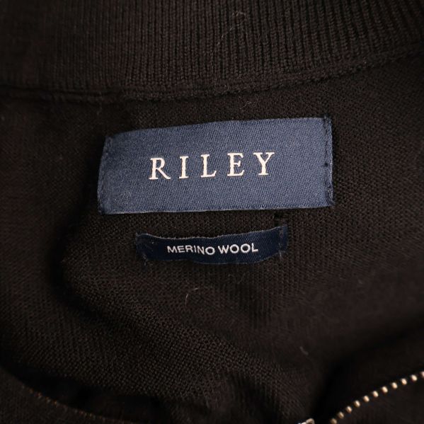 Riley logotyp och lapp med Merino Wool text
