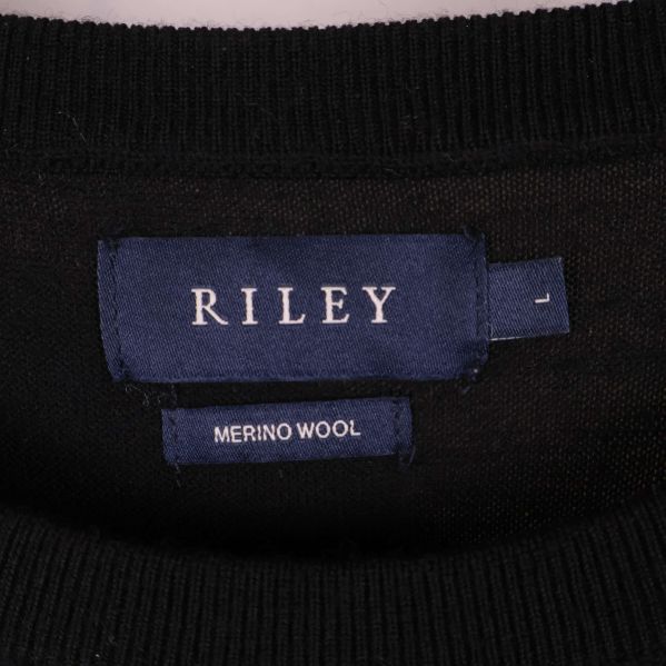 Etikett med texten Riley och Merino Wool