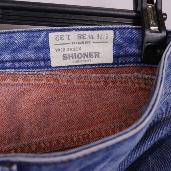 Insida jeans med storleksetikett Diesel Shioner