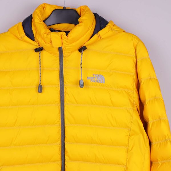 Framsida på jacka med The North Face-logga