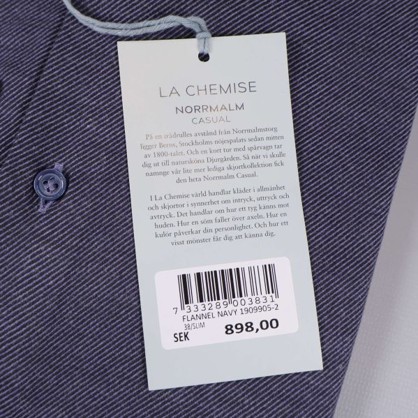 Etikett från La Chemise Norrmalm med prisinformation