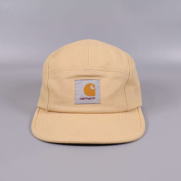 Keps framifrån med Carhartt-logga och tydliga sömmar
