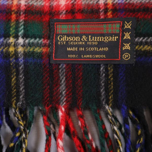 Närbild på etikett med material och varumärke Gibson & Lumgair