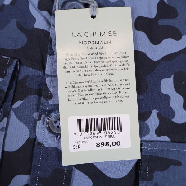 Etikett med information om La Chemise Norrmalm och pris