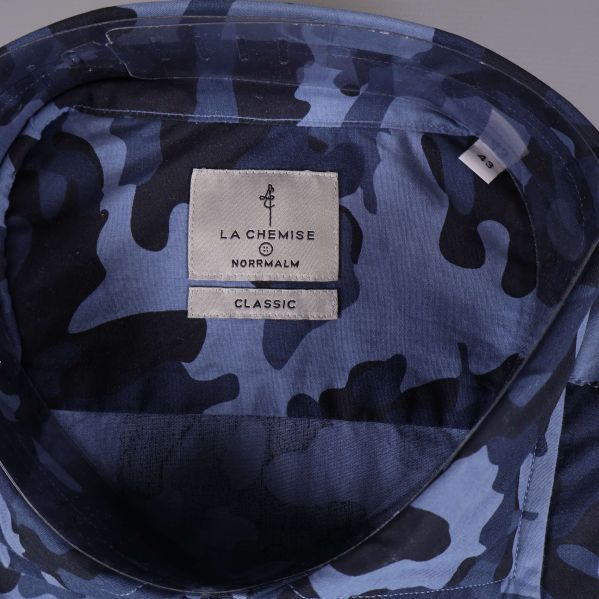 Innerkragen visar etiketten La Chemise Norrmalm Classic