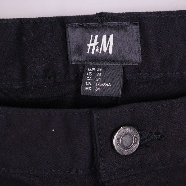 Storleksetikett med H&M och storleksangivelser