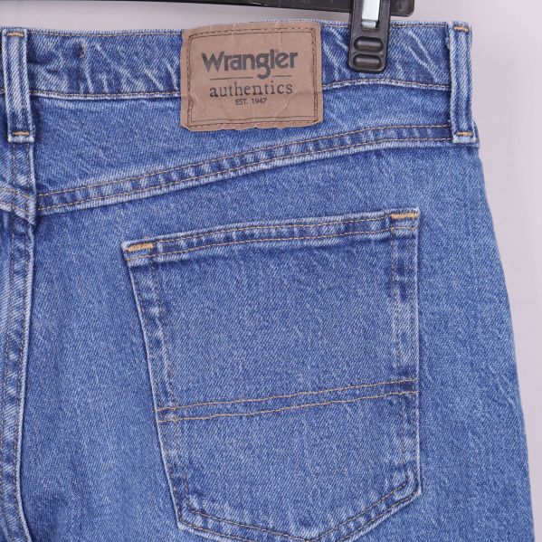 Närbild på Wrangler patch över bakficka