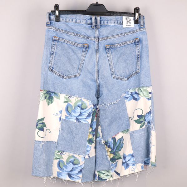 Jeanskjol med blommiga patches bak