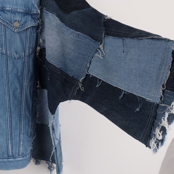 Patchwork detaljer på andra ärmen