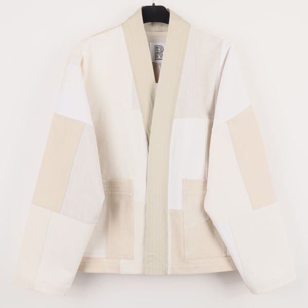 Framsidan av patchwork-jackan i ljusa toner
