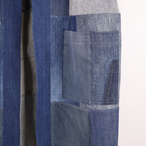 Närbild på jackans patchwork design