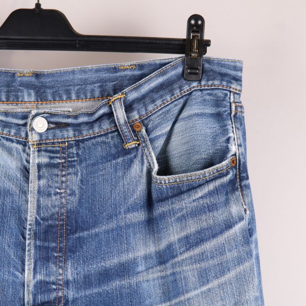 Jeans närbild på ficka och midja