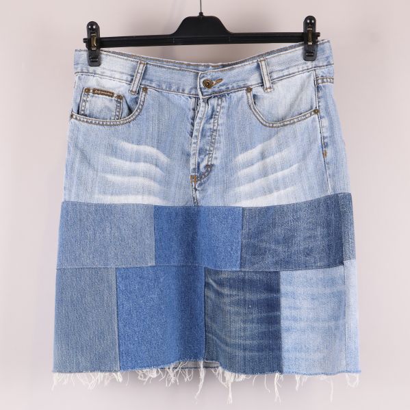 Patchwork jeanskjol med fem fickor och fransar