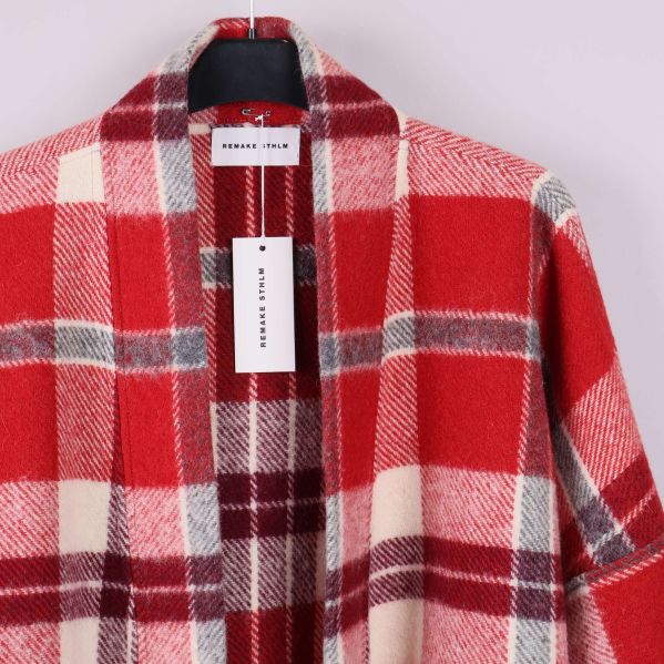 Närbild på jackans krage och mönster