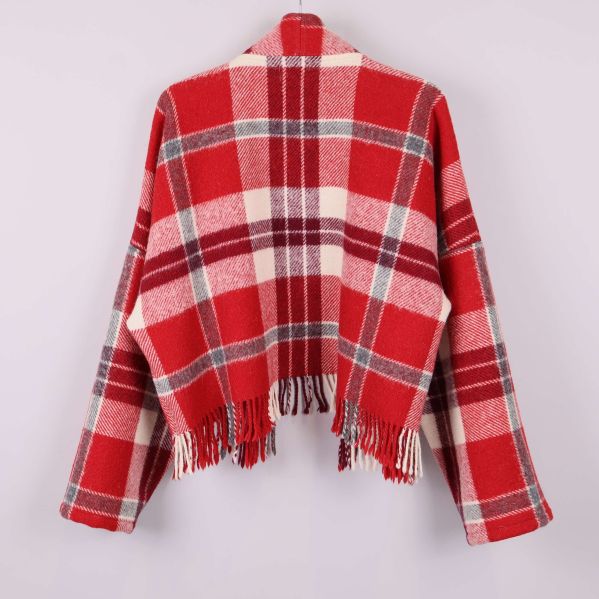 Röd rutig ulljacka bakifrån med fransar