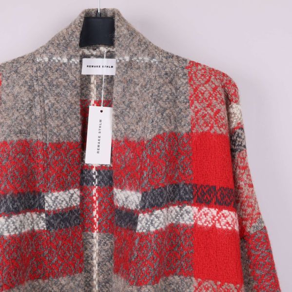 Närbild på jackans krage och axelparti