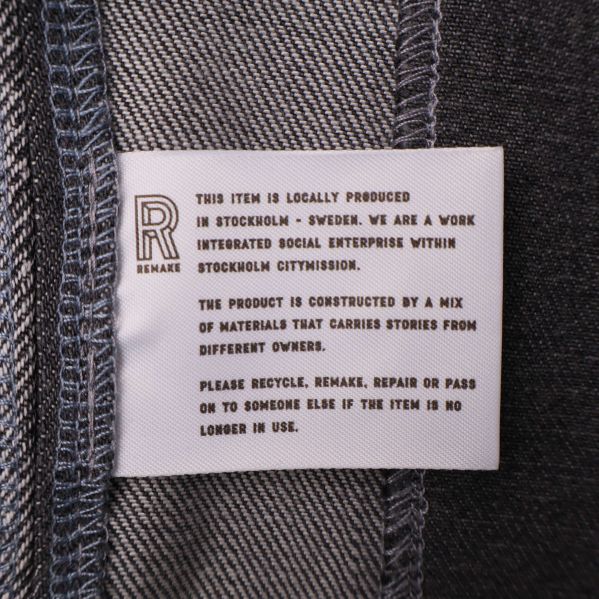 Invändig etikett med detaljer om lokal produktion